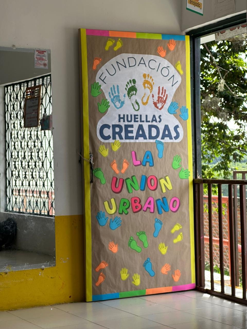Logo de la Fundación Huellas Creadas dibujado a mano